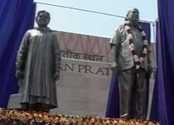 MayawatiStatue1.jpg